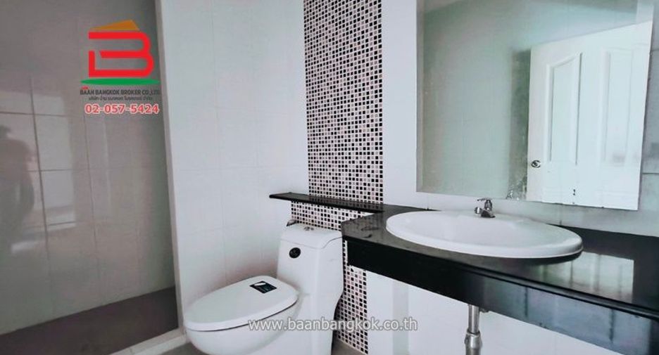 For rent 3 bedrooms townhouse in Mueang Nonthaburi, Nonthaburi