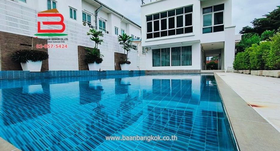 For rent 3 bedrooms townhouse in Mueang Nonthaburi, Nonthaburi