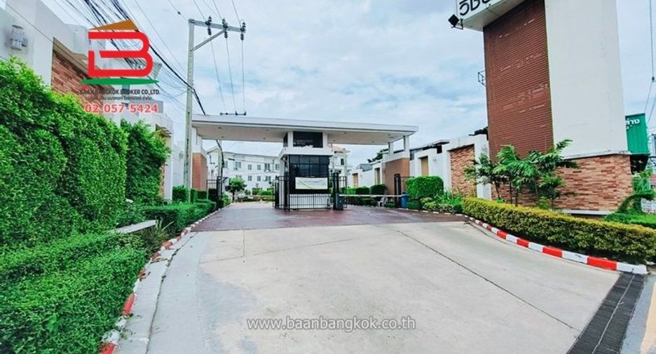 For rent 3 bedrooms townhouse in Mueang Nonthaburi, Nonthaburi