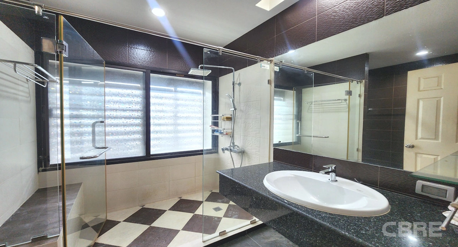 For sale 3 bedrooms townhouse in Suan Luang, Bangkok