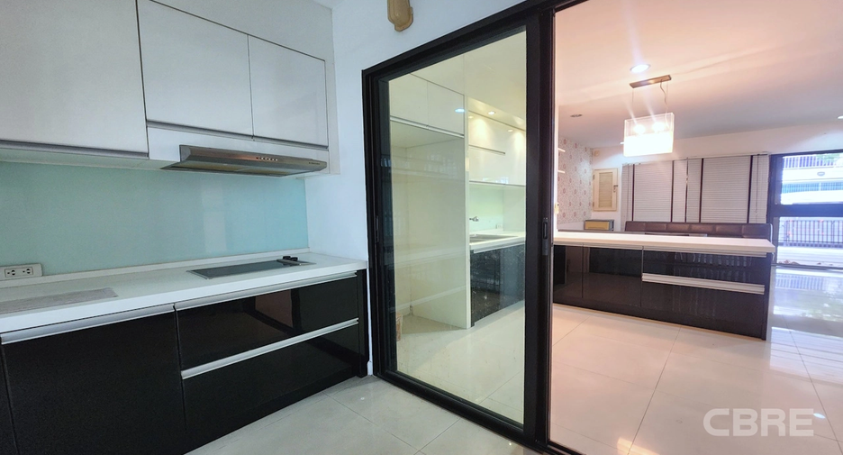 For sale 3 bedrooms townhouse in Suan Luang, Bangkok