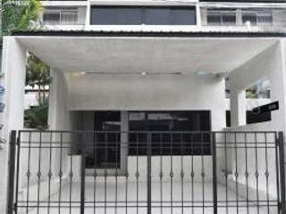 出租 和 出售 4 卧室 办公室 在 Yan Nawa, 曼谷