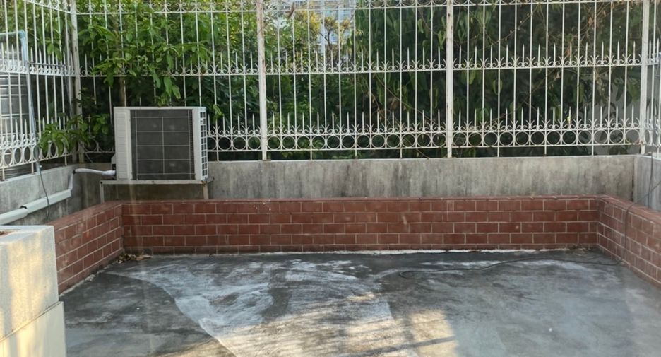 出租 和 出售 4 卧室 办公室 在 Yan Nawa, 曼谷