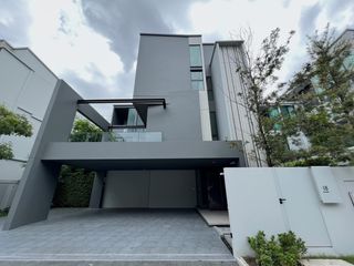 For rent 4 ベッドルーム townhouse in Saphan Sung, Bangkok