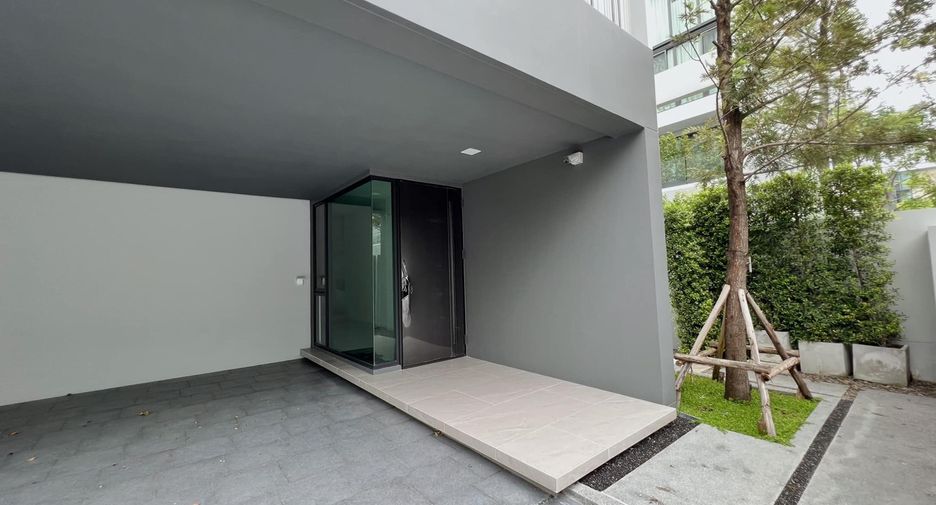 For rent 4 ベッドルーム townhouse in Saphan Sung, Bangkok