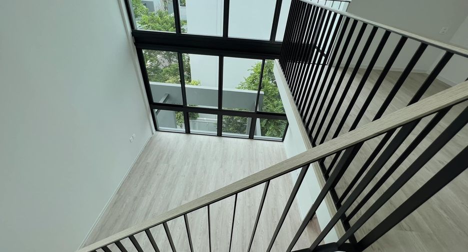 For rent 4 ベッドルーム townhouse in Saphan Sung, Bangkok
