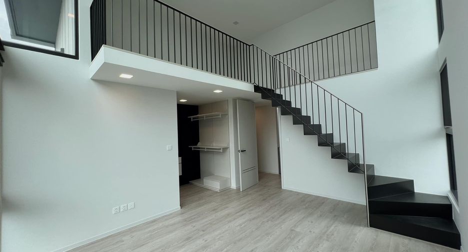 For rent 4 ベッドルーム townhouse in Saphan Sung, Bangkok