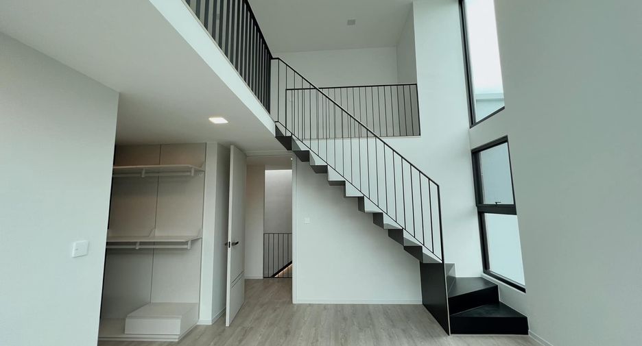 For rent 4 ベッドルーム townhouse in Saphan Sung, Bangkok