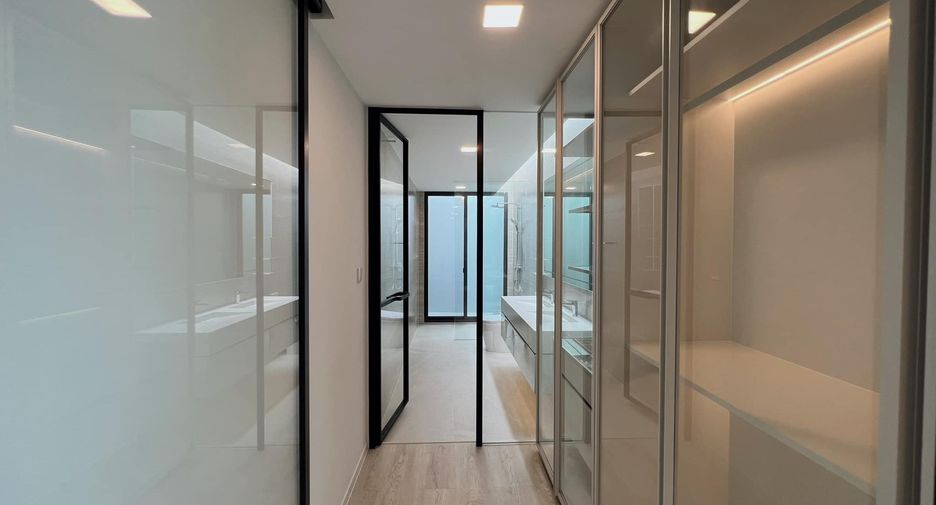 For rent 4 ベッドルーム townhouse in Saphan Sung, Bangkok