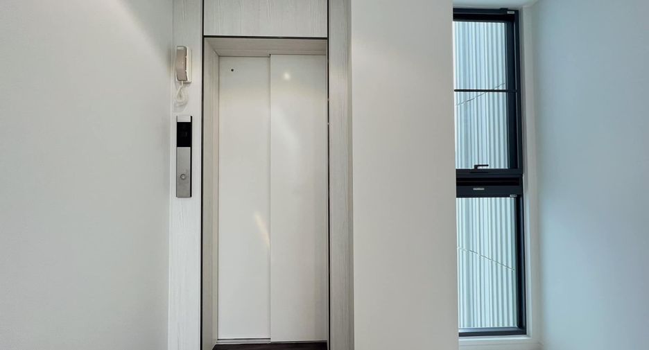 For rent 4 ベッドルーム townhouse in Saphan Sung, Bangkok