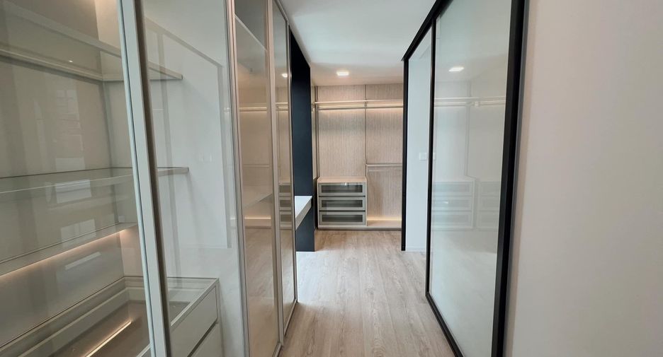 For rent 4 ベッドルーム townhouse in Saphan Sung, Bangkok