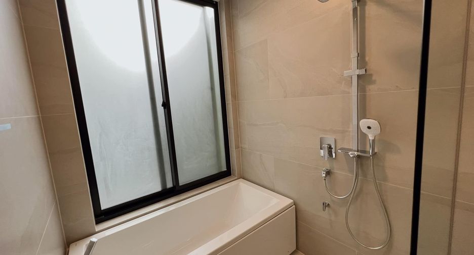 For rent 4 ベッドルーム townhouse in Saphan Sung, Bangkok