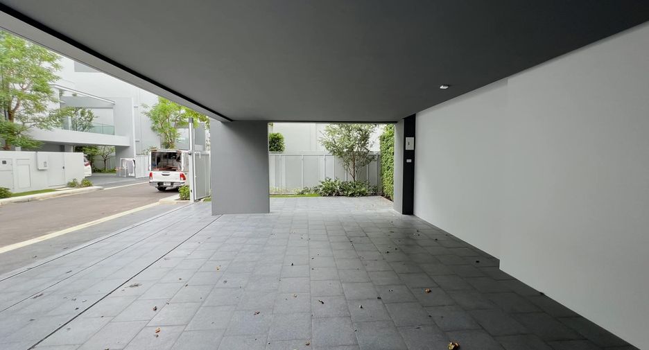 For rent 4 ベッドルーム townhouse in Saphan Sung, Bangkok