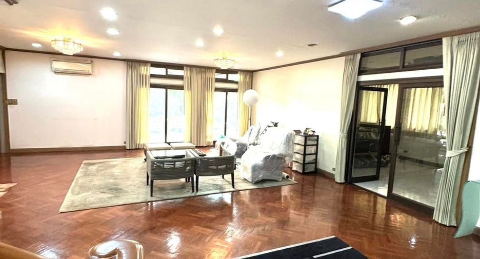 ให้เช่า 4 ห้องนอน พื้นที่ค้าปลีก ใน วัฒนา, กรุงเทพฯ