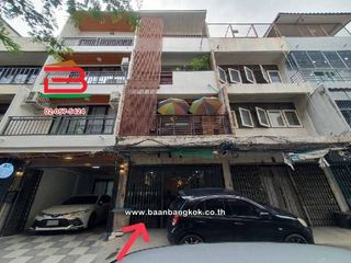 For sale 4 bedrooms retail Space in Wang Thonglang, Bangkok