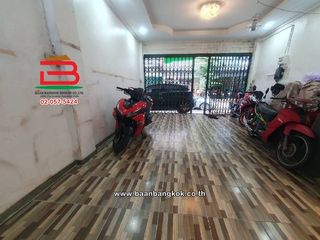 For sale 4 bedrooms retail Space in Wang Thonglang, Bangkok