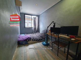 For sale 4 bedrooms retail Space in Wang Thonglang, Bangkok