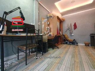 For sale 4 bedrooms retail Space in Wang Thonglang, Bangkok