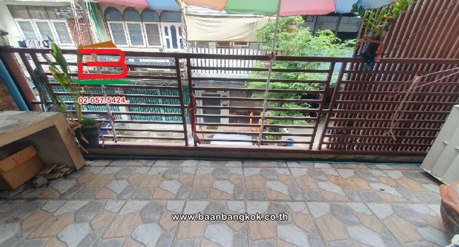 For sale 4 bedrooms retail Space in Wang Thonglang, Bangkok