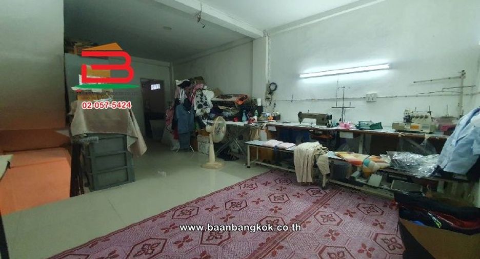 For sale 4 bedrooms retail Space in Wang Thonglang, Bangkok