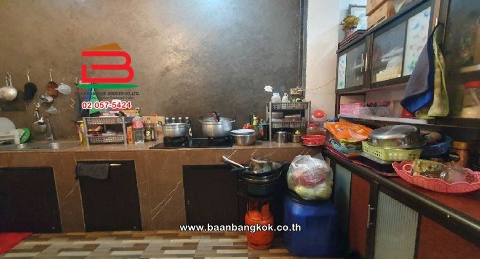 For sale 4 bedrooms retail Space in Wang Thonglang, Bangkok