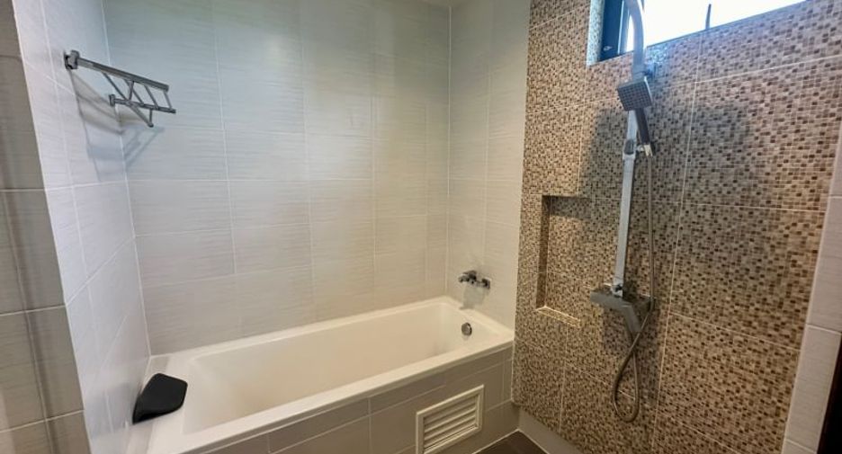 Condo en alquiler de 1 habitaciones en Si Racha, Chonburi