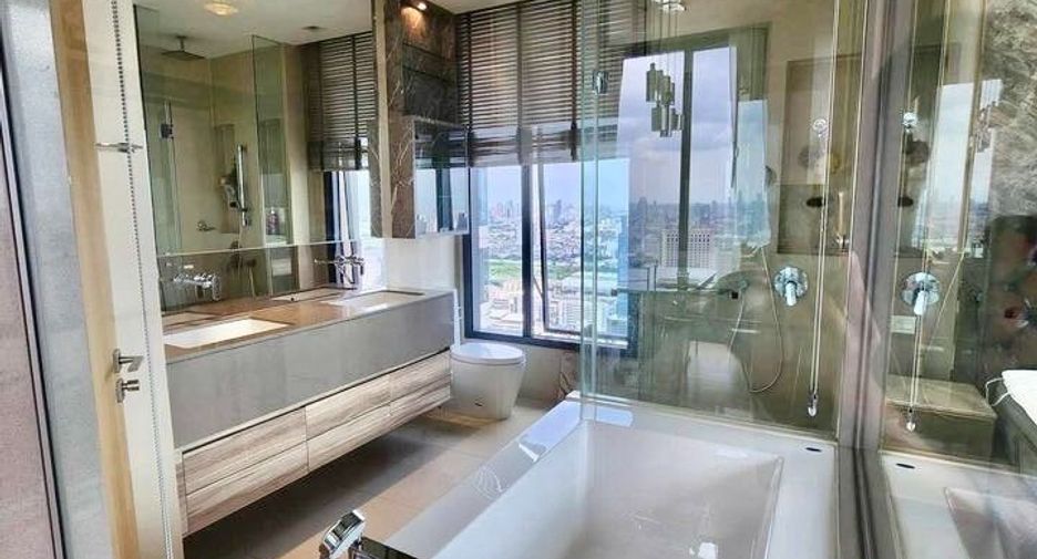 For rent 2 bedrooms condo in Watthana, Bangkok