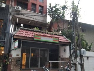 For rent 3 bedrooms retail Space in Watthana, Bangkok