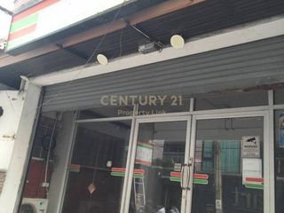 For rent 3 bedrooms retail Space in Watthana, Bangkok