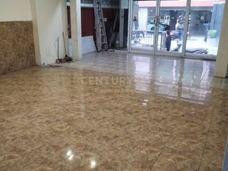 For rent 3 bedrooms retail Space in Watthana, Bangkok