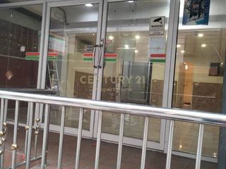For rent 3 bedrooms retail Space in Watthana, Bangkok