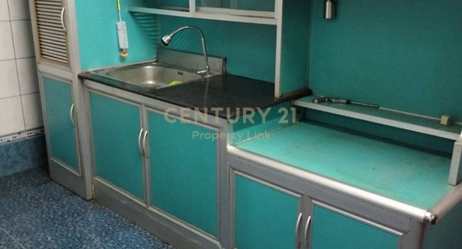 Gewerbefläche zur Miete mit 3 Zimmer in Watthana, Bangkok