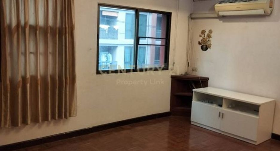 Gewerbefläche zur Miete mit 3 Zimmer in Watthana, Bangkok