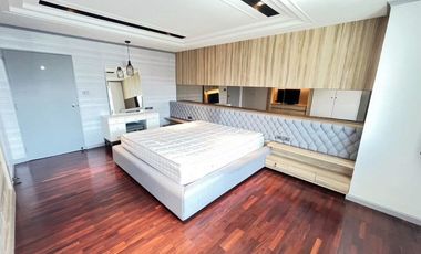 For sale 3 bedrooms condo in Watthana, Bangkok