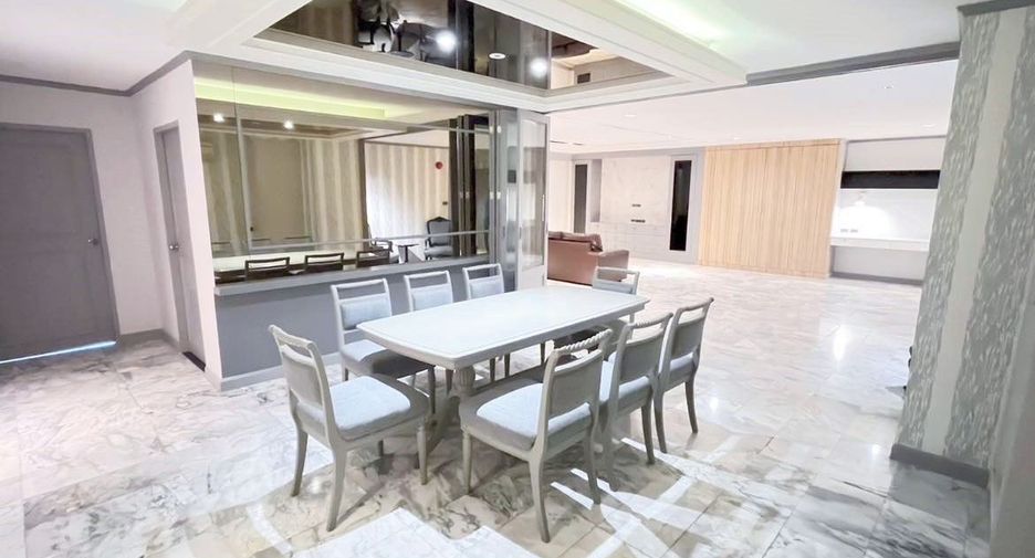 For sale 3 bedrooms condo in Watthana, Bangkok