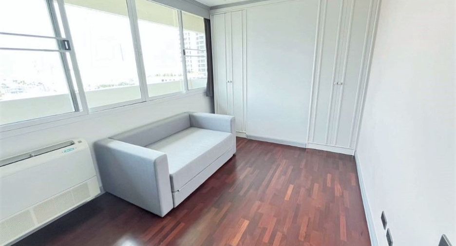 For sale 3 bedrooms condo in Watthana, Bangkok