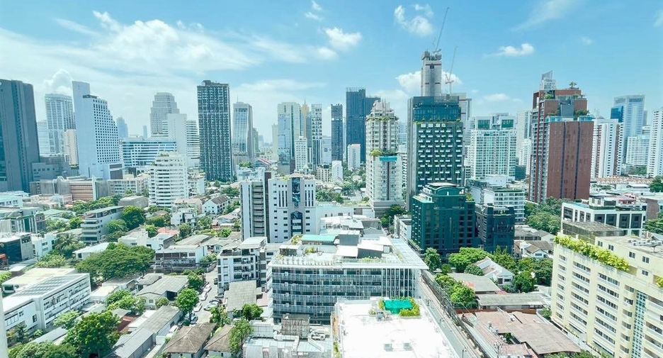 For sale 3 bedrooms condo in Watthana, Bangkok