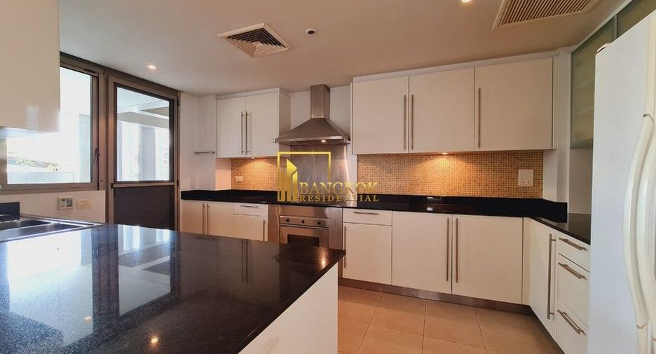 For rent 3 bedrooms condo in Pathum Wan, Bangkok