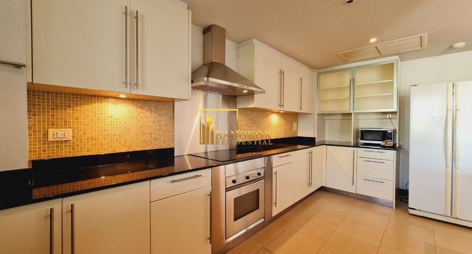 For rent 3 bedrooms condo in Pathum Wan, Bangkok