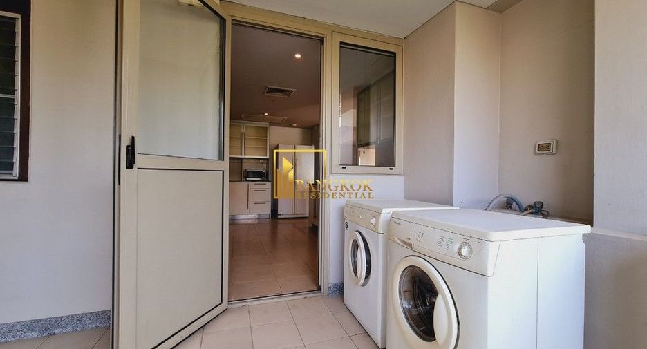 For rent 3 bedrooms condo in Pathum Wan, Bangkok