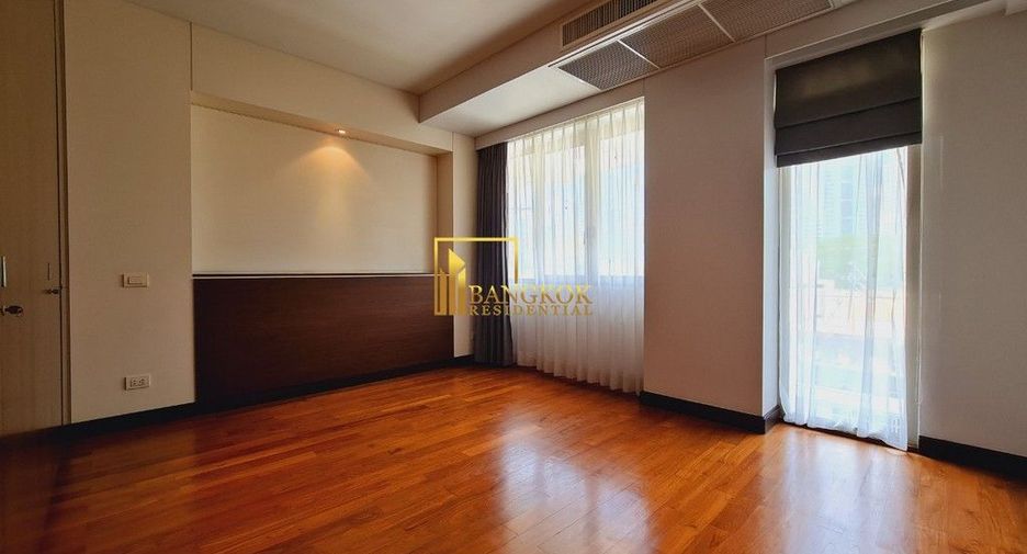 For rent 3 bedrooms condo in Pathum Wan, Bangkok