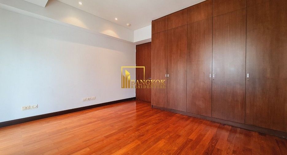 For rent 3 bedrooms condo in Pathum Wan, Bangkok