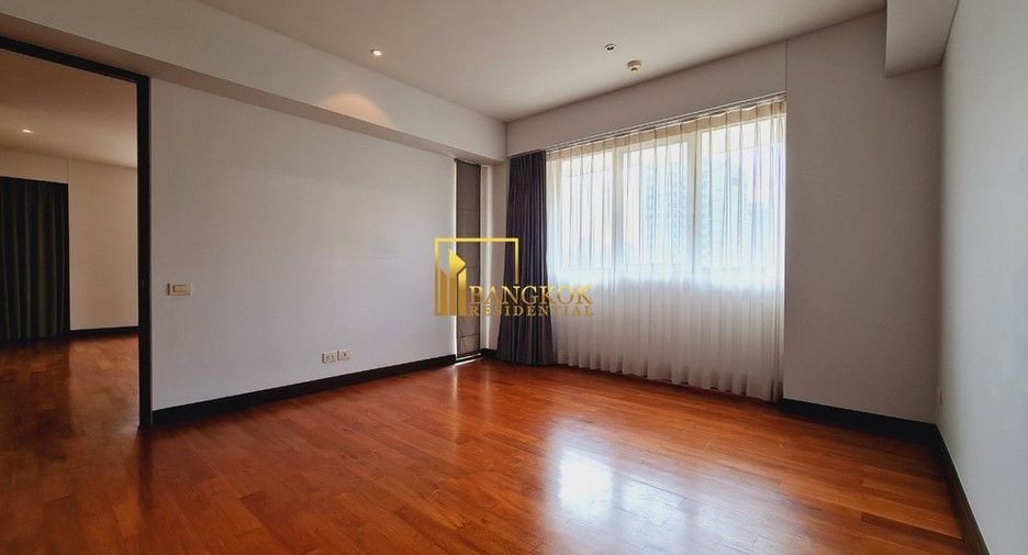 For rent 3 bedrooms condo in Pathum Wan, Bangkok
