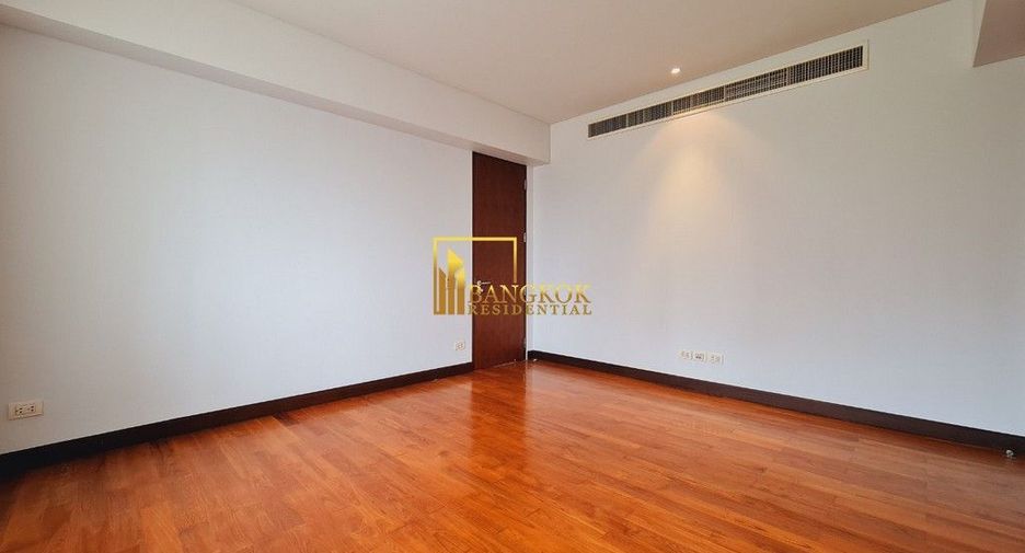 For rent 3 bedrooms condo in Pathum Wan, Bangkok