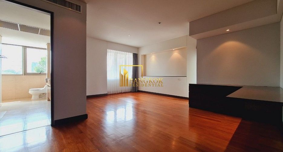 For rent 3 bedrooms condo in Pathum Wan, Bangkok
