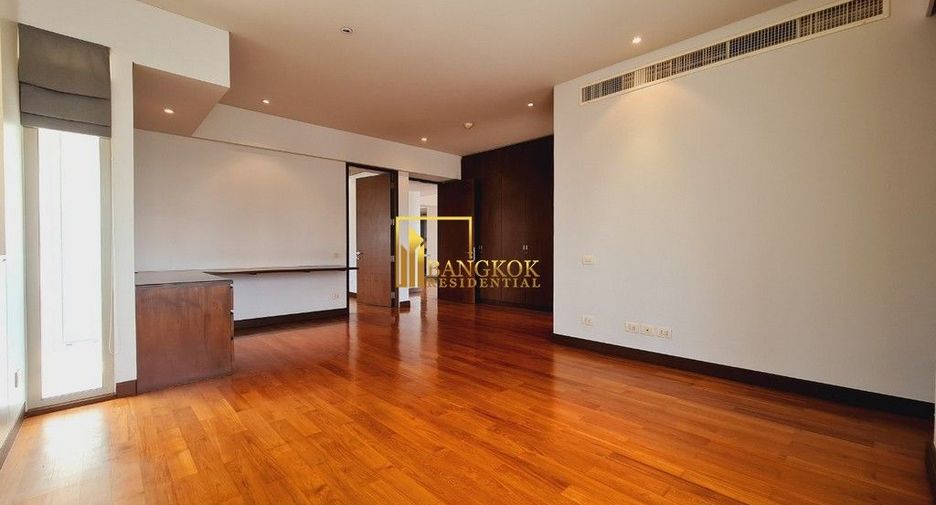 For rent 3 bedrooms condo in Pathum Wan, Bangkok