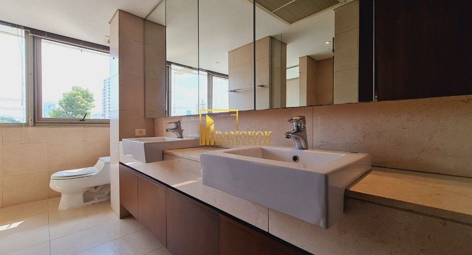 For rent 3 bedrooms condo in Pathum Wan, Bangkok