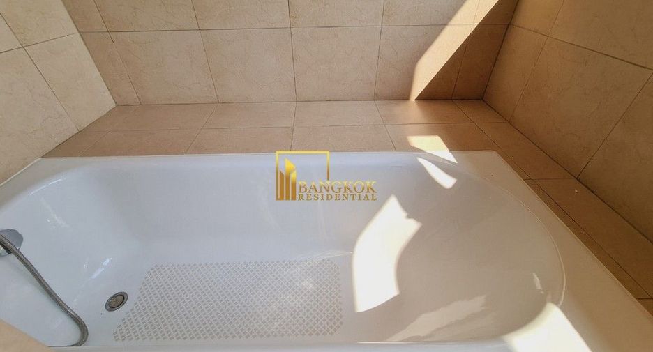 For rent 3 bedrooms condo in Pathum Wan, Bangkok
