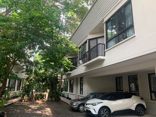 Casa adosada en alquiler de 2 habitaciones en Khlong Toei, Bangkok