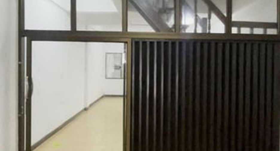 Продажа 3 спальни таунхаус в Bang Kruai, Нонтабури
